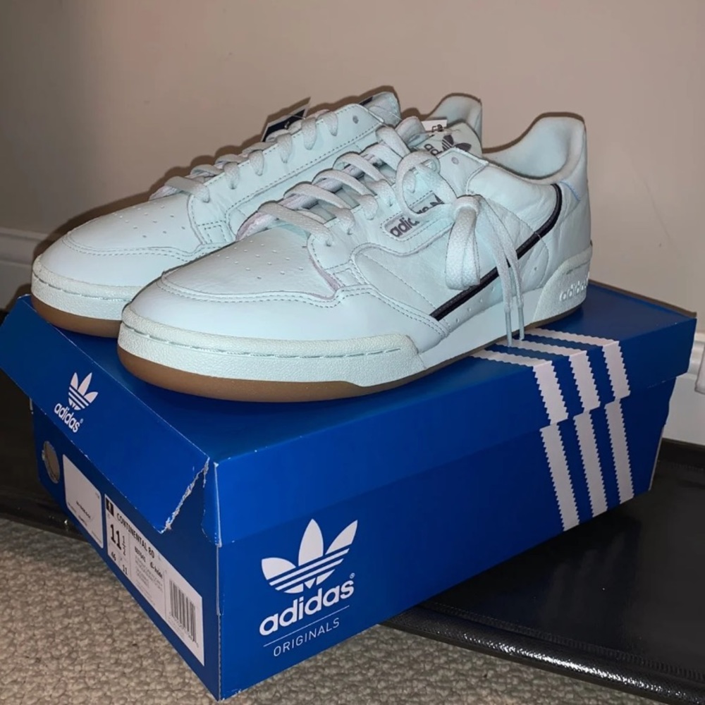 “Ice mint” adidas continental 80